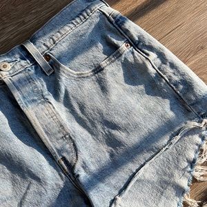 Light wash Levi’s 501 cut off shorts